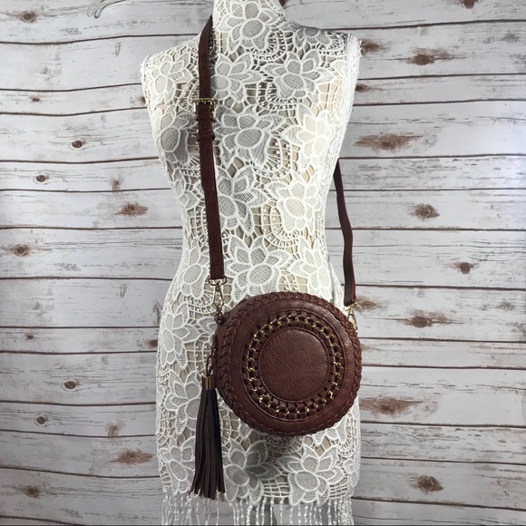 Round tasseled crossbody Purse - Picture 3 of 5